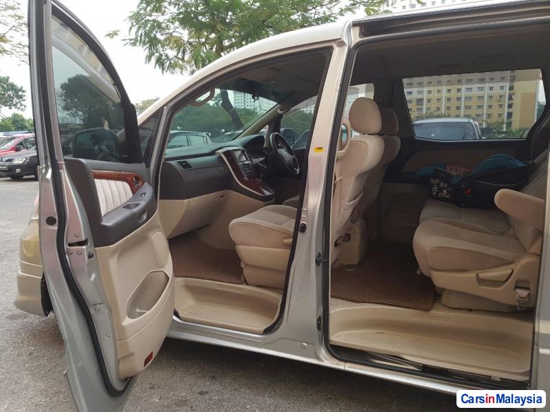 Toyota Alphard - image 3