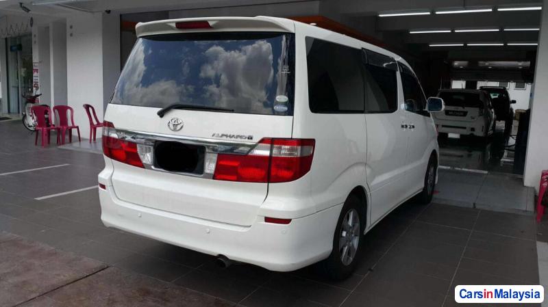 Toyota Alphard - image 5