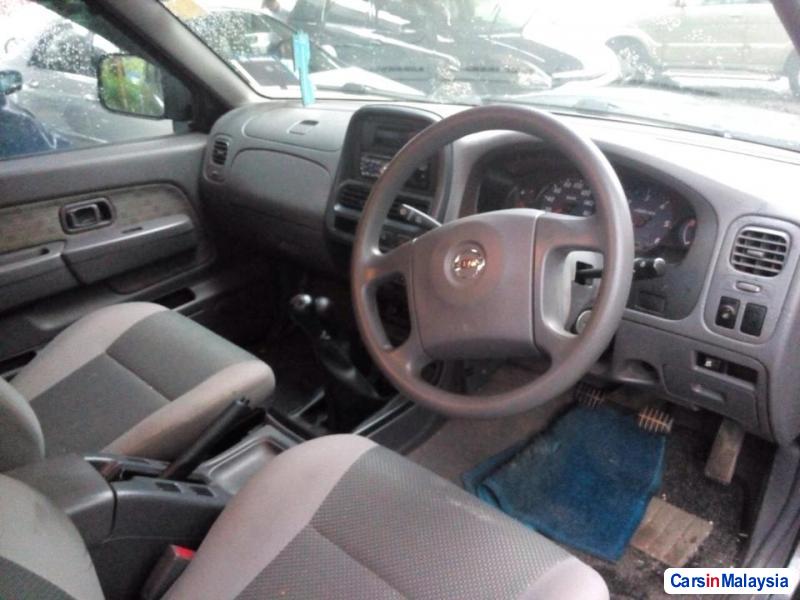 Nissan Frontier Manual 2008 - image 3