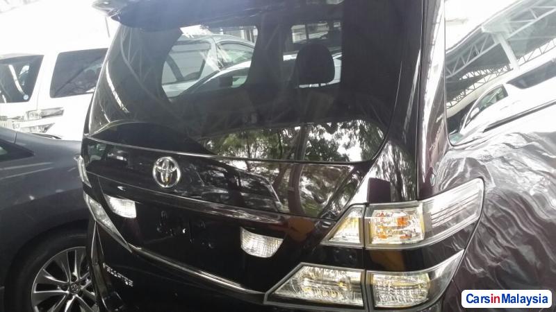 Toyota Vellfire Automatic 2011