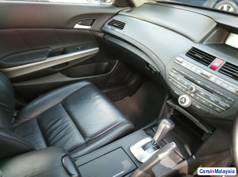 Honda Accord Automatic 2010 - image 10