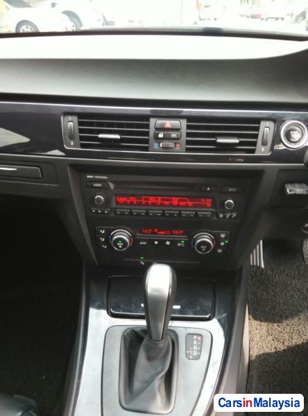 BMW 3 Series Automatic 2009 - image 11