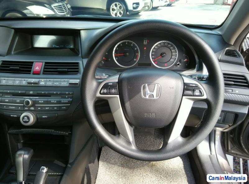 Honda Accord Automatic 2010 - image 11