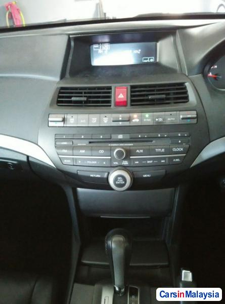 Honda Accord Automatic 2010 - image 11