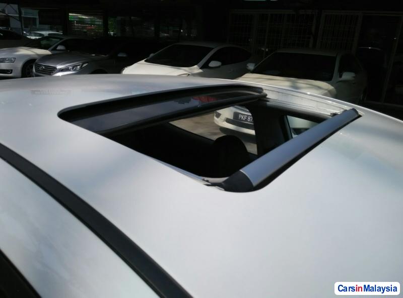 Hyundai Elantra Automatic 2014 - image 11