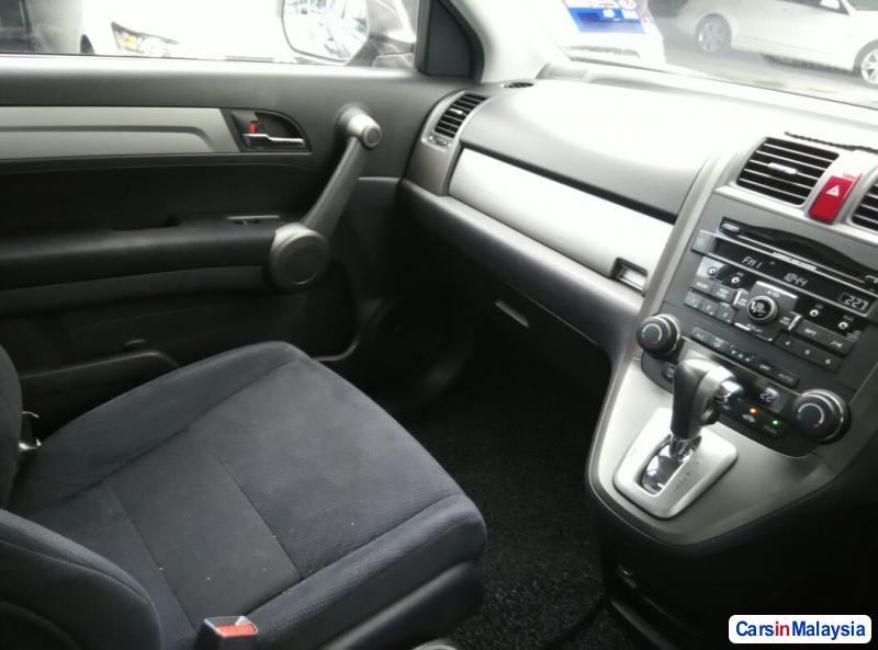 Honda CR-V Automatic 2010 - image 11