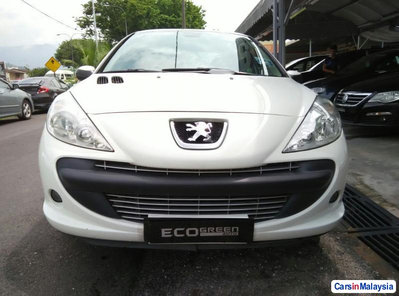 Peugeot 207 Automatic 2011 - image 2