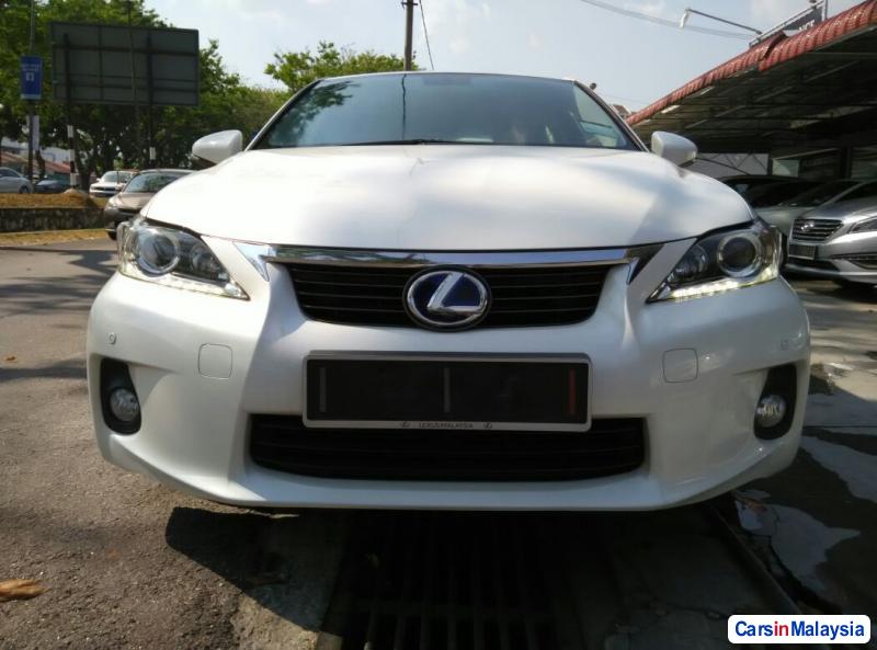 Lexus CT Automatic 2012