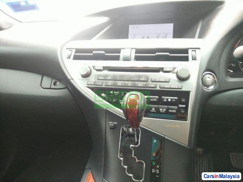 Lexus RX Automatic 2010 - image 2