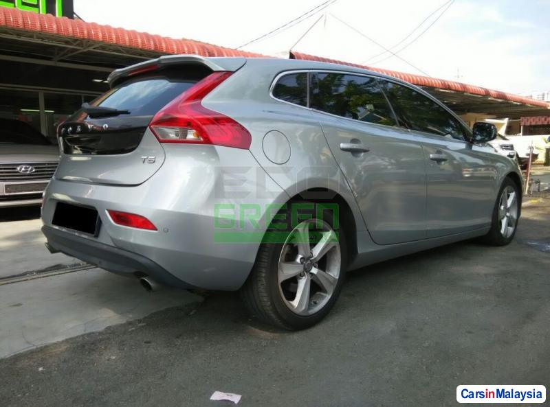 Volvo V40 Automatic 2013 in Penang
