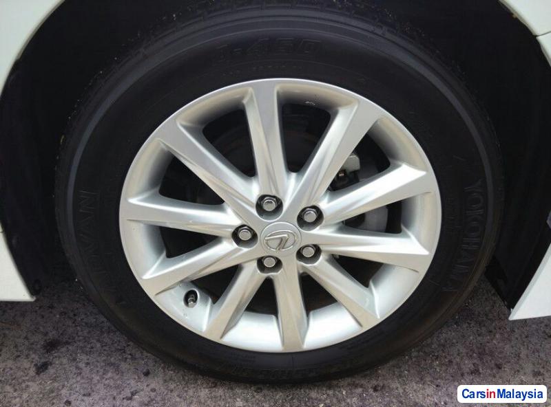 Lexus CT Automatic 2013 - image 6