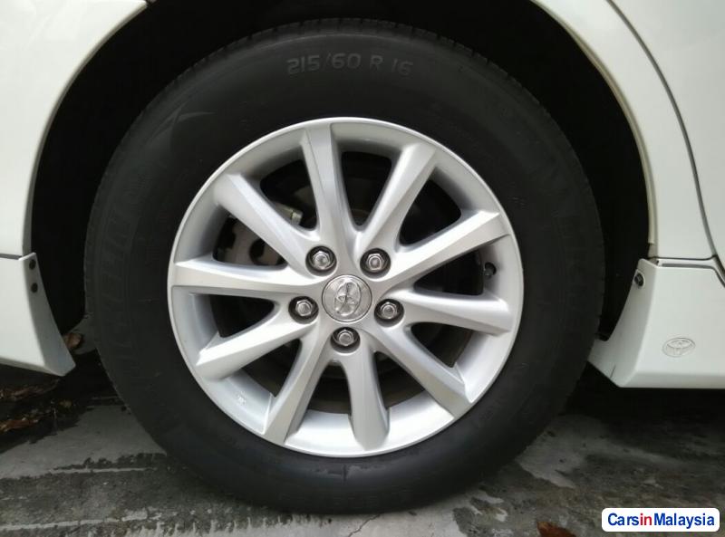 Toyota Camry Automatic 2010 - image 6