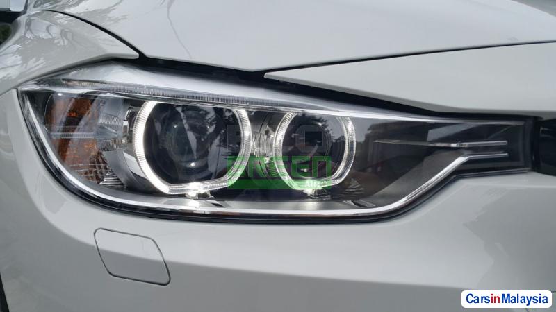 BMW Automatic 2012 - image 6