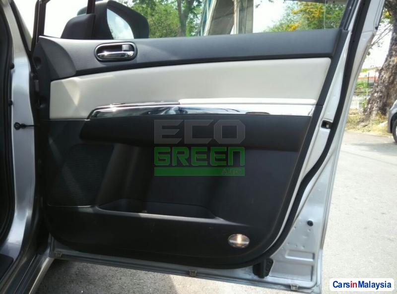 Mazda 8 Automatic 2011 - image 7