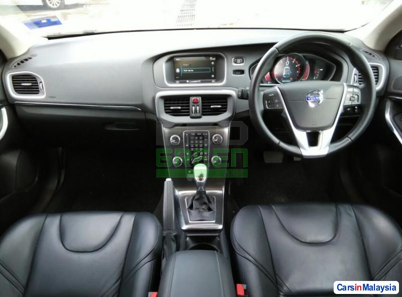 Volvo V40 Automatic 2013 in Penang - image