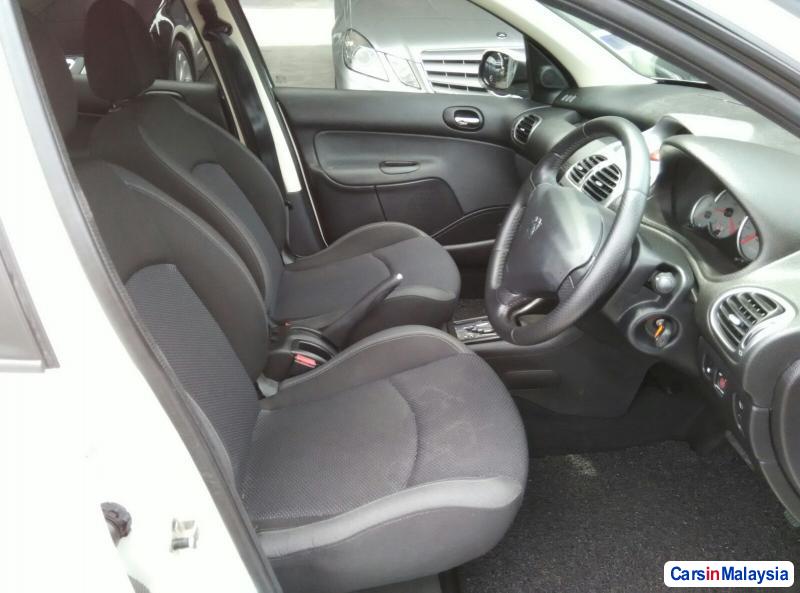 Peugeot 207 Automatic 2011 - image 8
