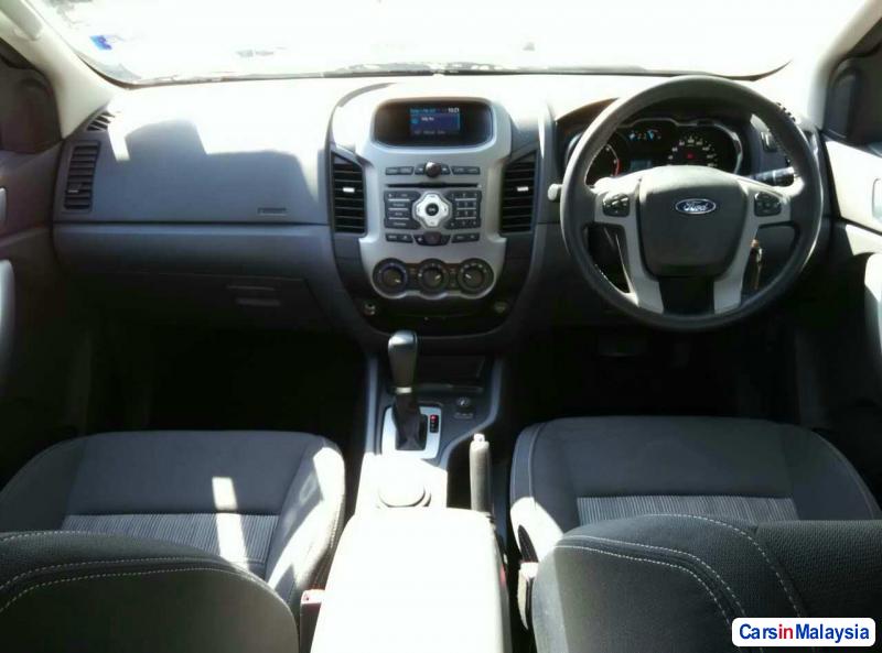 Ford Ranger Automatic 2013 - image 9