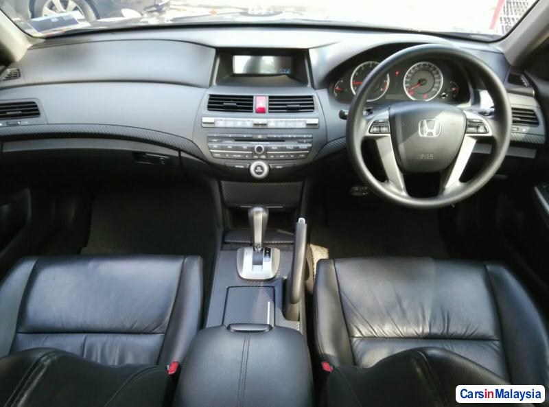 Honda Accord Automatic 2010 - image 9