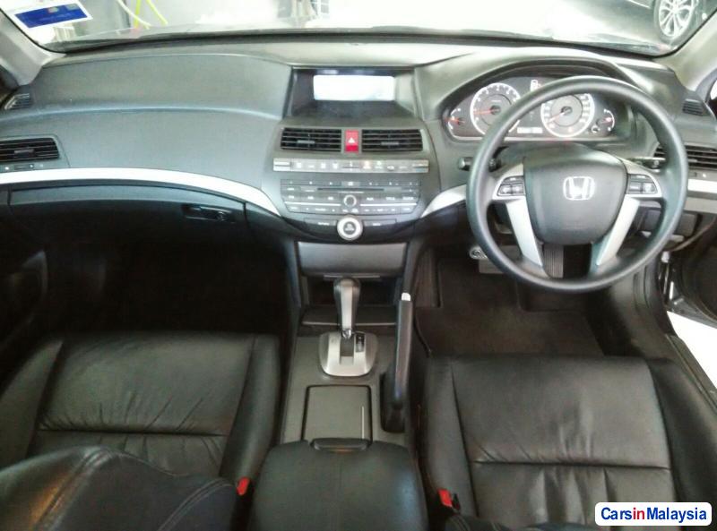 Honda Accord Automatic 2010 - image 9