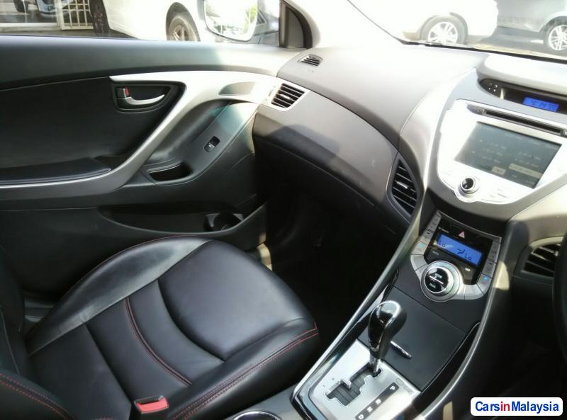 Hyundai Elantra Automatic 2014 - image 9