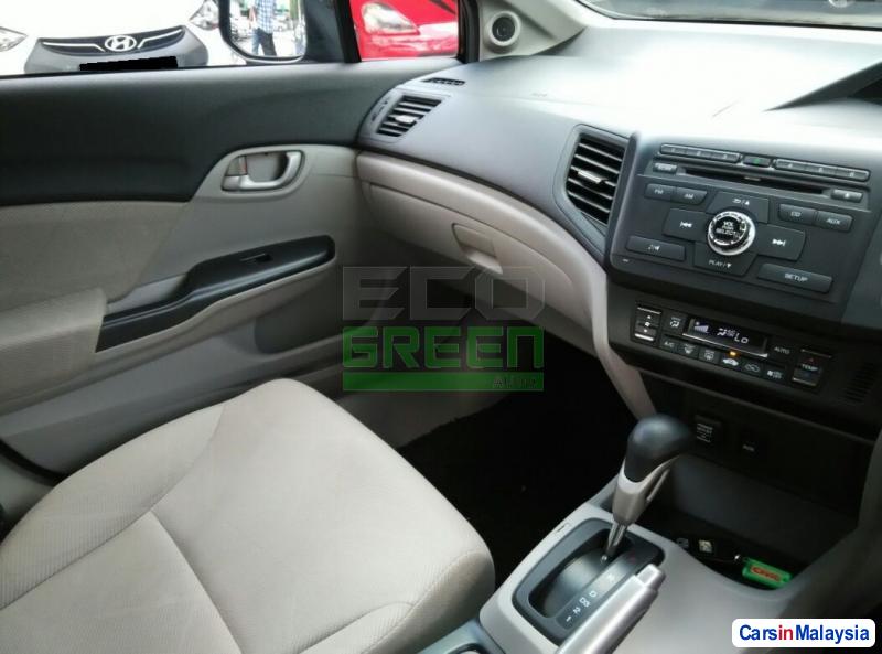 Mercedes Benz 200 Automatic 2014 - image 9