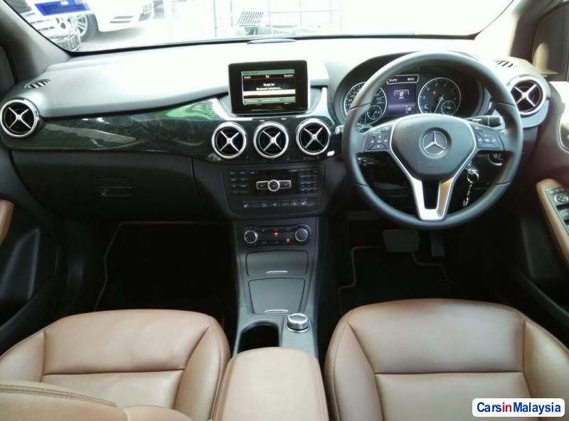 Mercedes Benz B200 Automatic 2014 - image 10