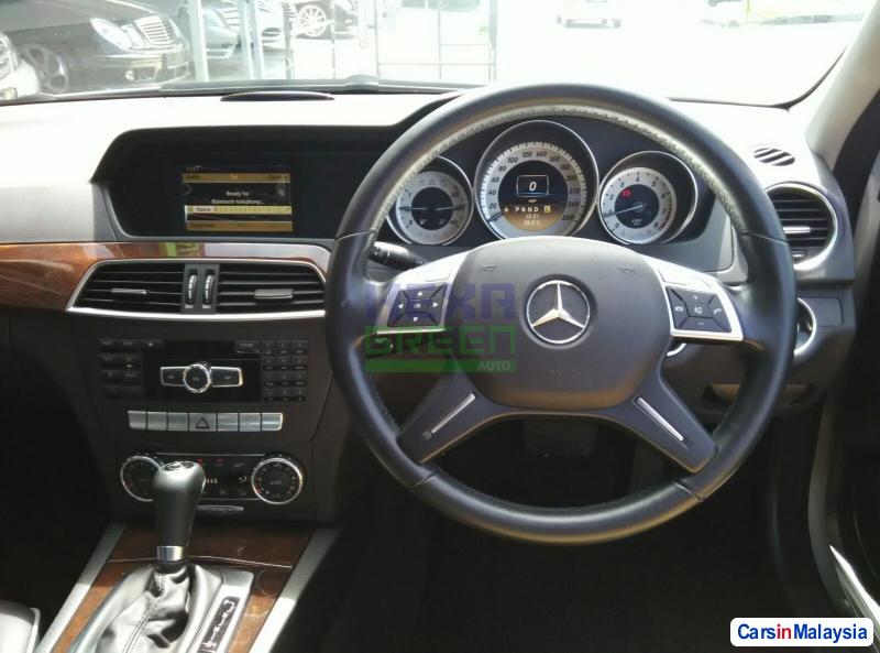 Mercedes Benz C-Class Automatic 2011 - image 10