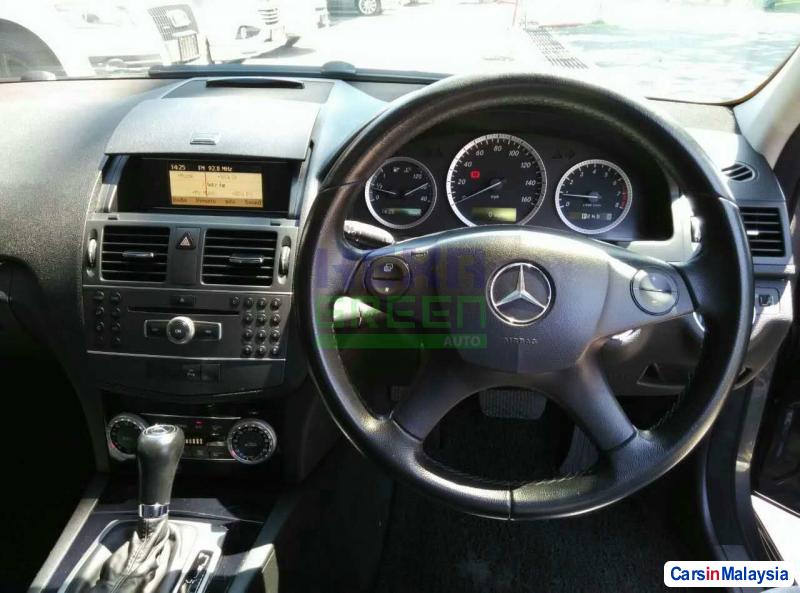 Mercedes Benz C-Class Automatic 2011 - image 10