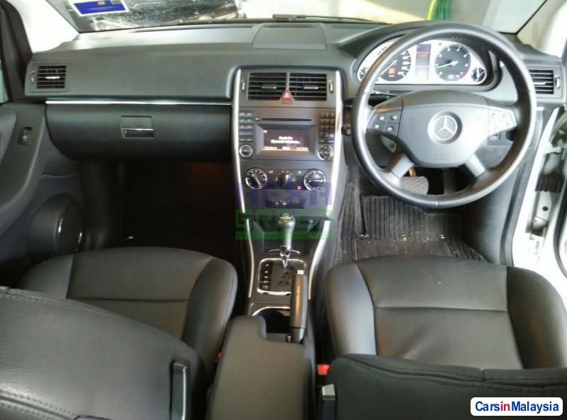 Mercedes Benz 190 Automatic 2010 - image 10