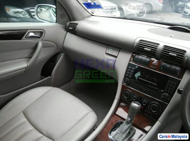 Mercedes Benz 200 Automatic 2006 - image 10