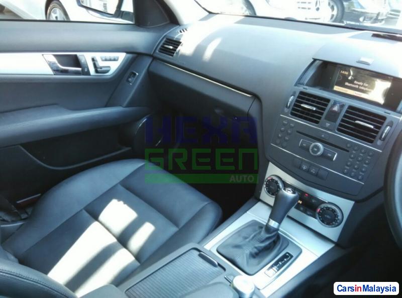 Mercedes Benz 200 Automatic 2008 - image 10