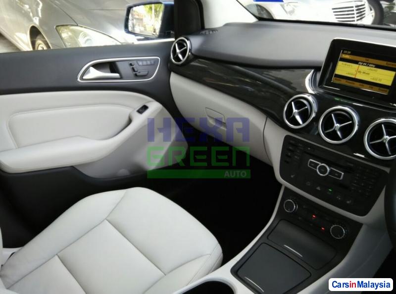 Mercedes Benz B200 Automatic 2012 - image 10