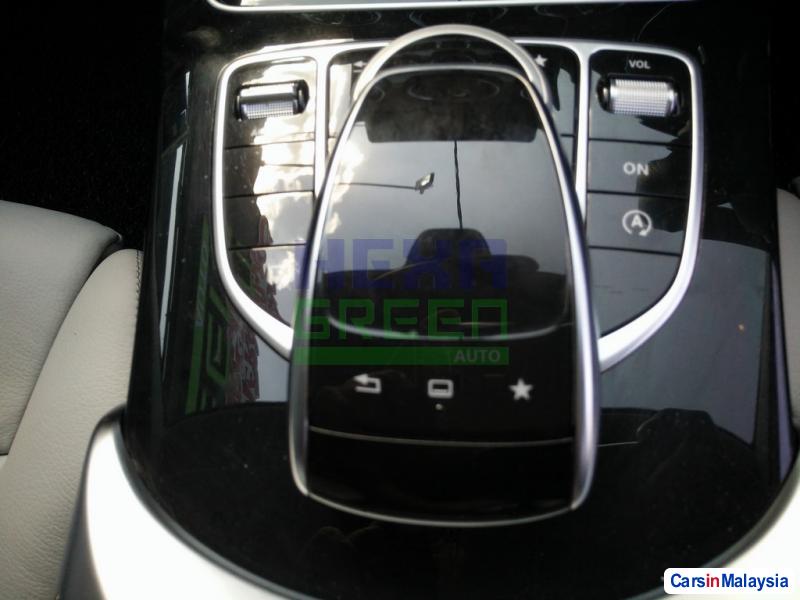 Mercedes Benz C-Class Automatic 2015 - image 10