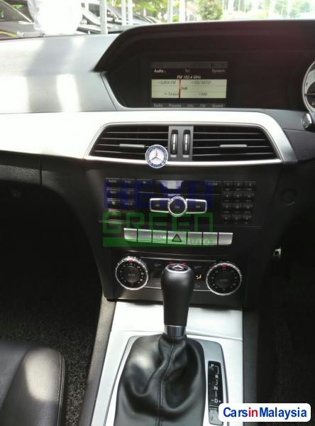 Mercedes Benz C-Class Automatic 2014 - image 10