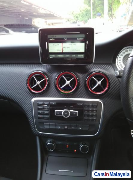 Mercedes Benz A-Class Automatic 2015 - image 10