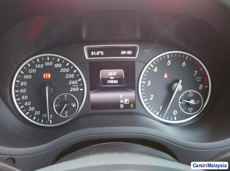 Mercedes Benz B200 Automatic 2014 - image 11