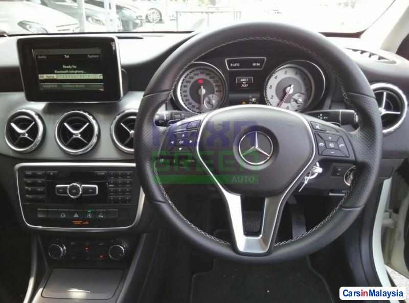 Mercedes Benz GLA200 Automatic 2015 - image 11