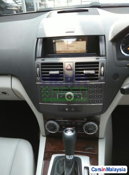 Mercedes Benz C-Class Automatic 2010 - image 11