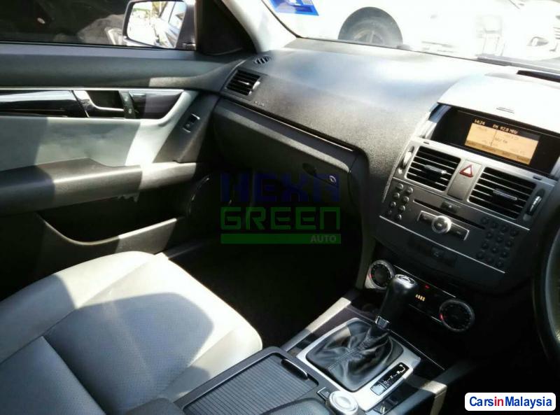 Mercedes Benz C-Class Automatic 2011 - image 11
