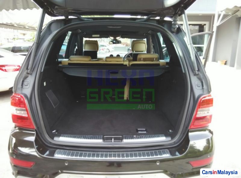 Mercedes Benz ML350 Automatic 2010 - image 11