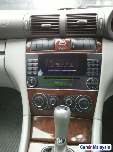 Mercedes Benz 200 Automatic 2006 - image 11