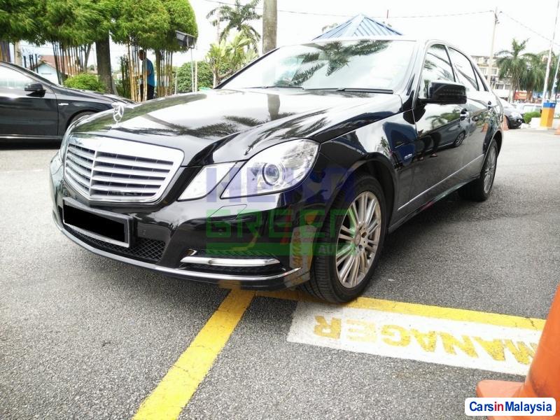 Pictures of Mercedes Benz E200 CGI Automatic 2012
