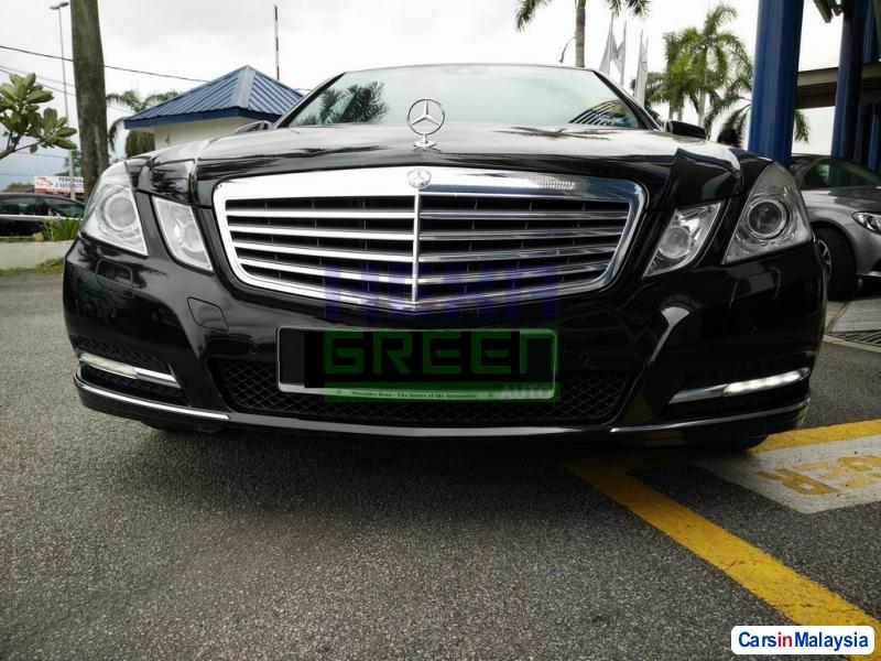 Mercedes Benz E200 CGI Automatic 2012 - image 2