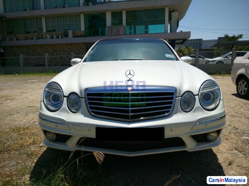 Mercedes Benz E240 Automatic 2005 - image 2