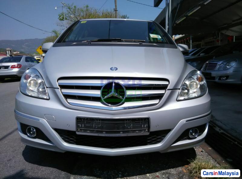 Mercedes Benz 190 Automatic 2010 - image 2