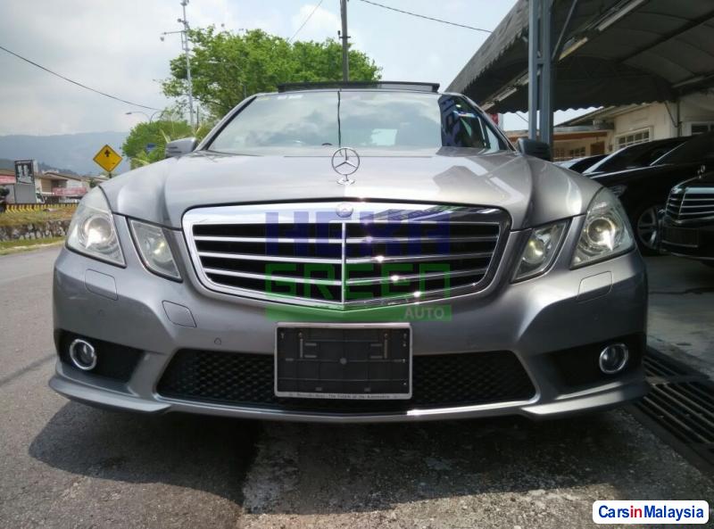 Mercedes Benz E250 Automatic 2010 - image 2