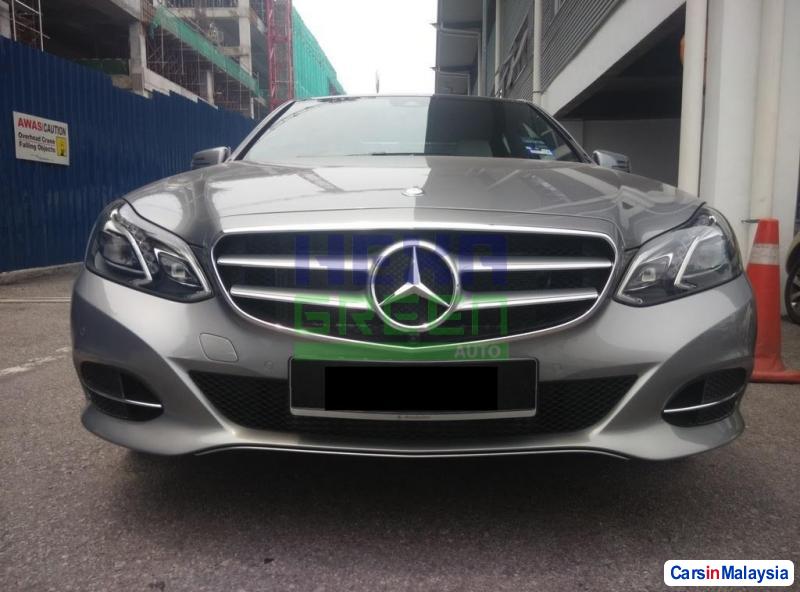 Mercedes Benz E250 CGI Automatic 2014 - image 2