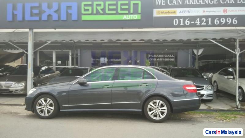 Mercedes Benz E250 CGI 2010 - image 2