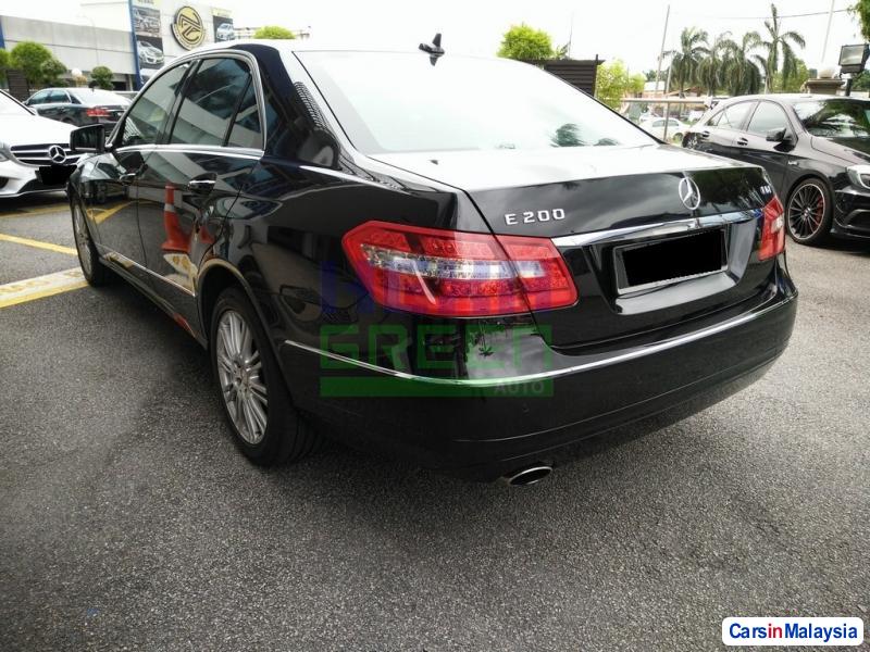Mercedes Benz E200 CGI Automatic 2012 - image 3