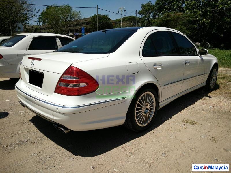 Mercedes Benz E240 Automatic 2005 - image 3